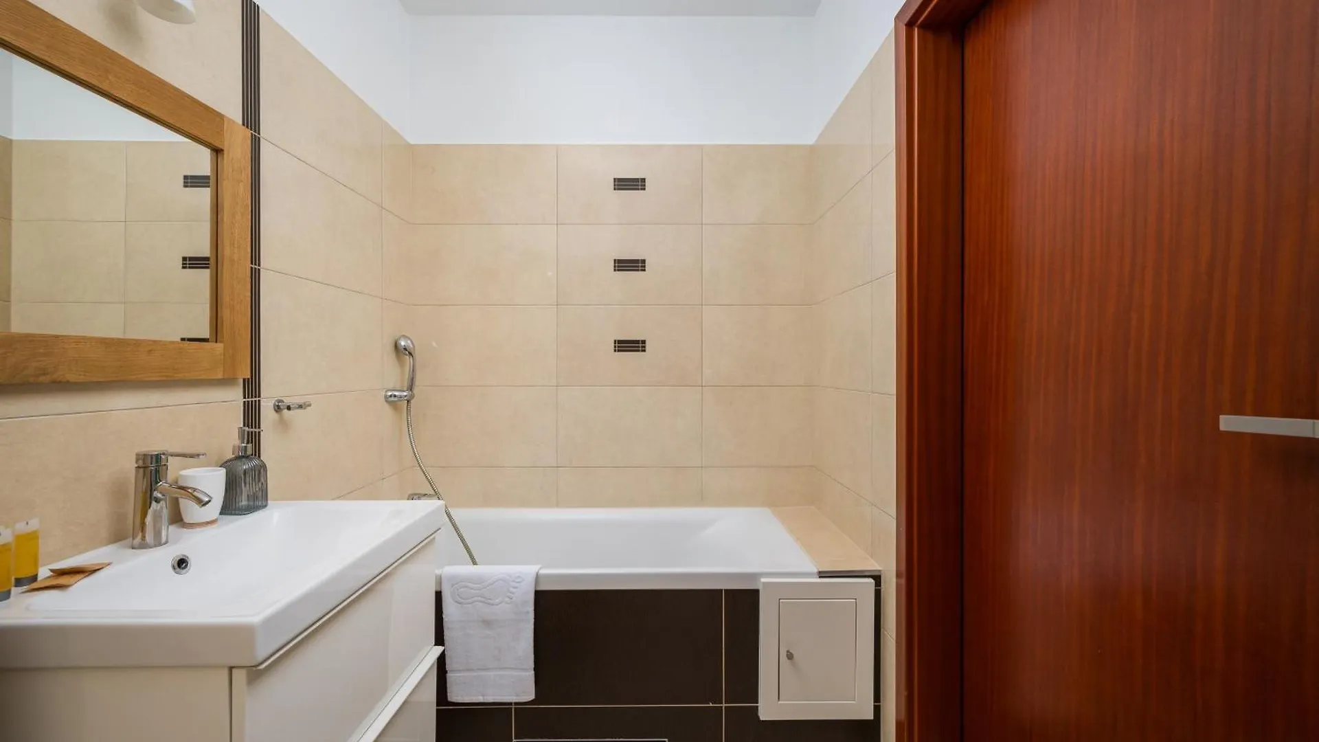 Metro Ksiecia Janusza Cosy Apartment Warsaw